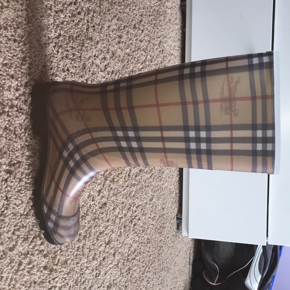 Burberry boots !! European size:40 US size: 6 1/2 - Picture 7 of 7